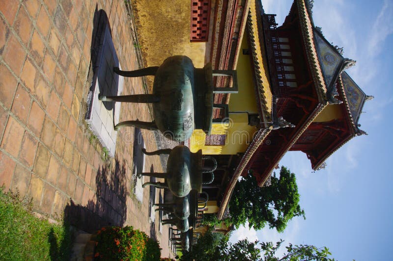 Walk of bronze bowls