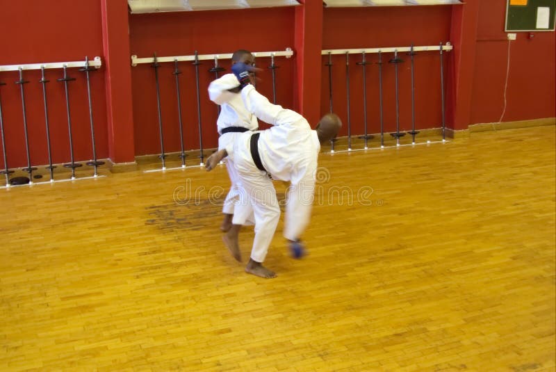 Walka kumite karate. obraz stock. Obraz złożonej z sporty 1115913