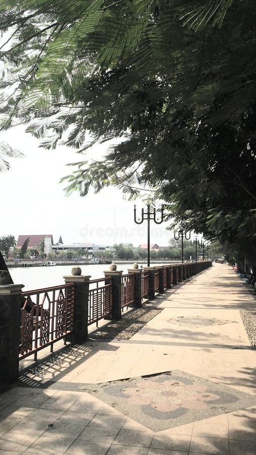 Canal Estate and Boat Harbour RiverLinks Estate Next To Coomera River