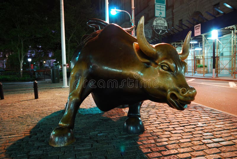 Wall Street que cobra Bull fotografia de stock royalty free Wall Street que cobra Bull fotografia de stock royalty free