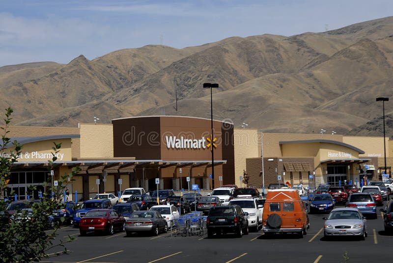 Walmart Supercenter editorial photography. Image of interior - 162095172