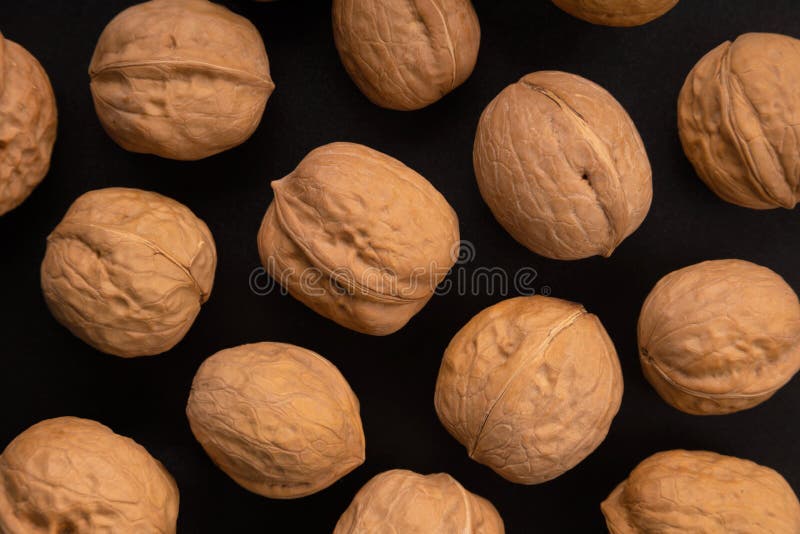 Bolo De Chocolate Estiloso Masculino Com Gelo Perfurado a Borda Imagem de  Stock - Imagem de caseira, placa: 171899279