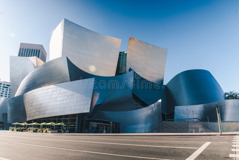 Walt Disney Concert Hall em um dia ensolarado fotos de stock Walt Disney Concert Hall em um dia ensolarado fotos de stock