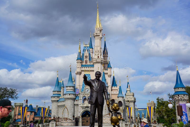 Disney Castle in Magic Kingdom Editorial Photography - Image of fantasy ...