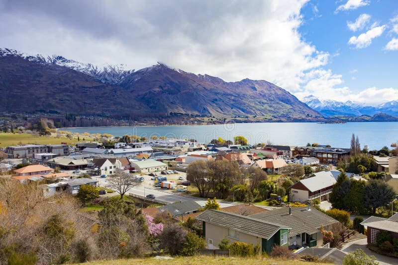 WANAKA新西兰- 9月5,2015 :美丽风景瓦奈 图库摄影 WANAKA新西兰- 9月5,2015 :美丽风景瓦奈 图库摄影