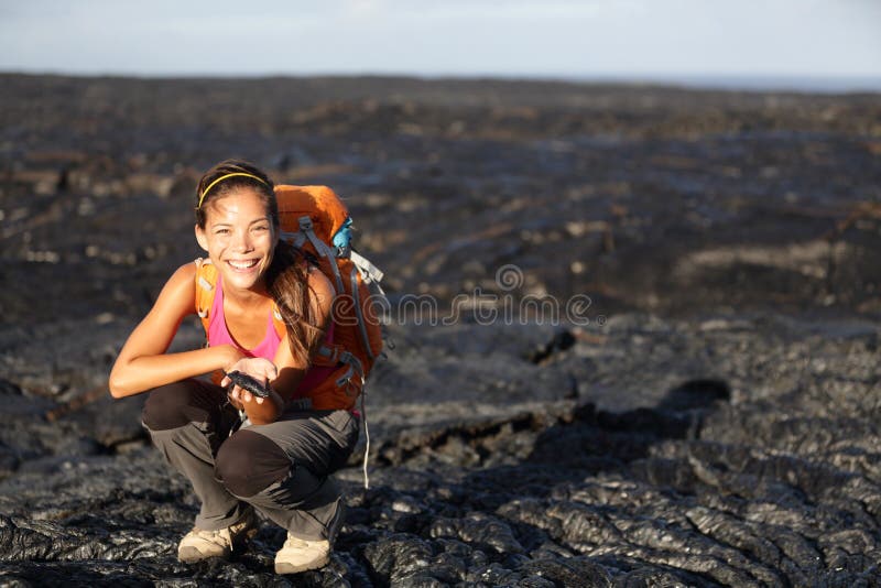 Wandelaar die lava op Groot Eiland, Hawaï tonen stock fotografie Wandelaar die lava op Groot Eiland, Hawaï tonen stock fotografie