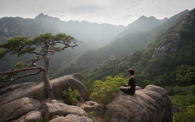 Wanderer, der Einsamkeit in Gaya Mountain, Korea findet