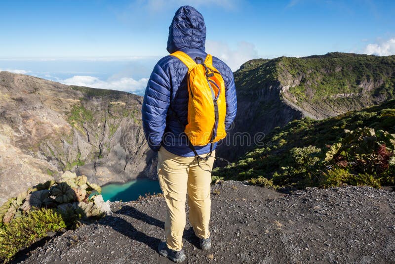 Wanderung zum Vulkan lizenzfreie stockfotografie
