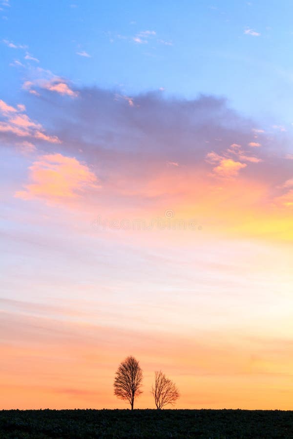 Warmer bayerischer Frühlings-Sonnenaufgang stockbild Warmer bayerischer Frühlings-Sonnenaufgang stockbild