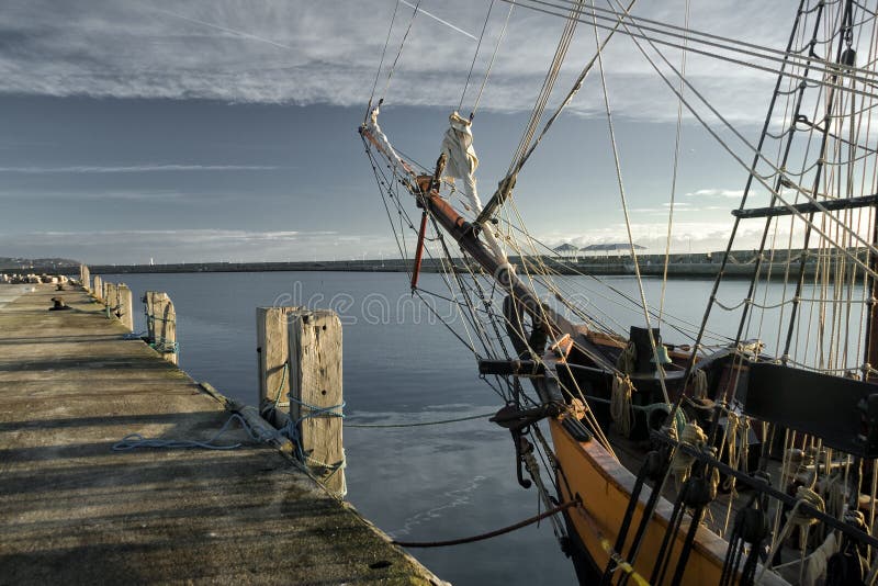 Warnung! Es Gibt Piraten Im Hafen Stockbild Bild von neatness, pirat