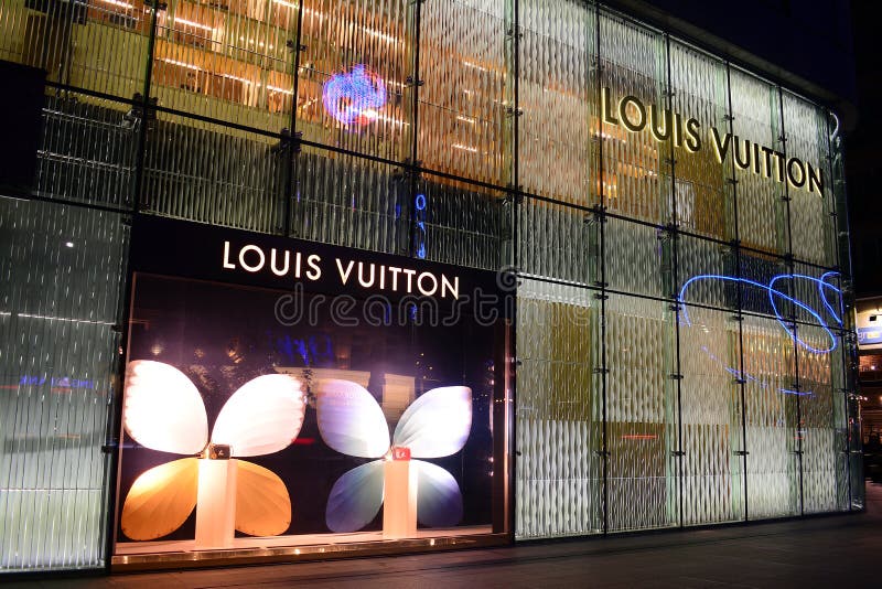 Louis Vuitton store editorial photo. Image of clothes - 77321311