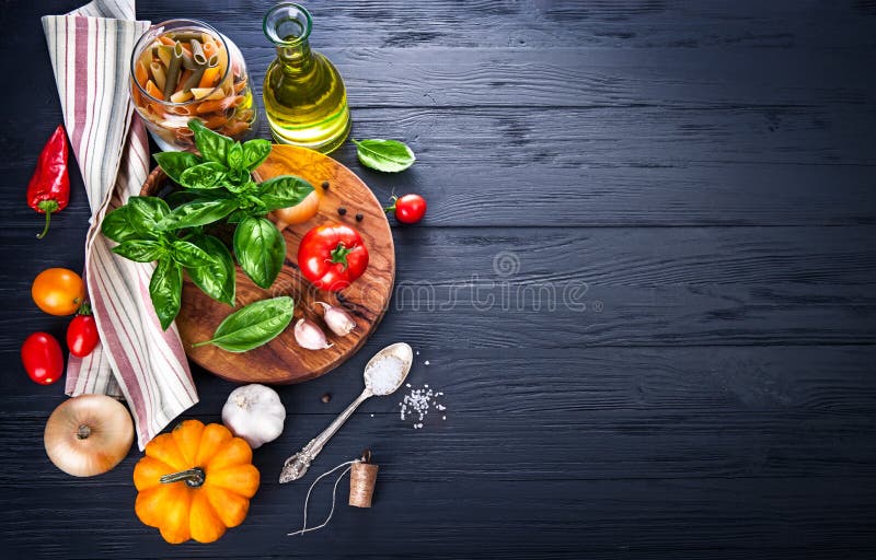 Warzywa i pikantność składnik dla kulinarnego włoskiego jedzenia