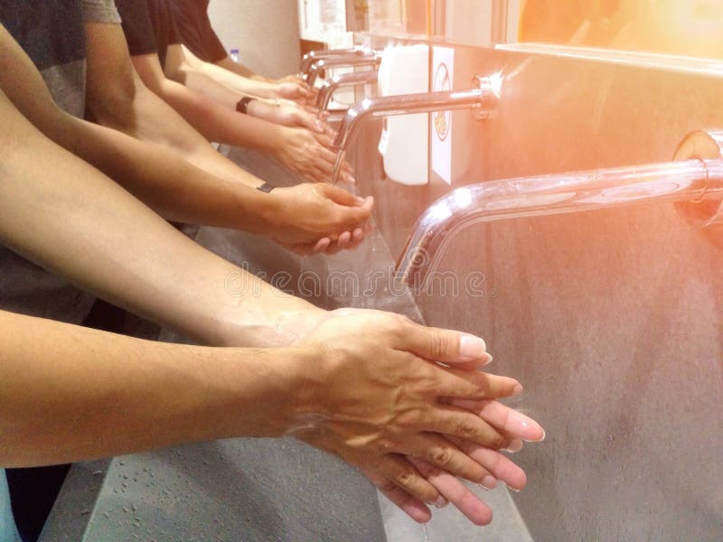 Waschen Sie Ihre Hand auf der Wanne für Sauberkeit und Hygiene