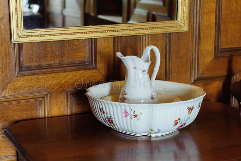 Wash basin with jug