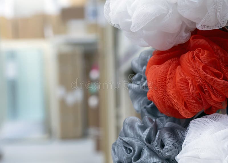 Washcloths w różnych kolorach na robią zakupy kontuar zdjęcie royalty free Washcloths w różnych kolorach na robią zakupy kontuar zdjęcie royalty free