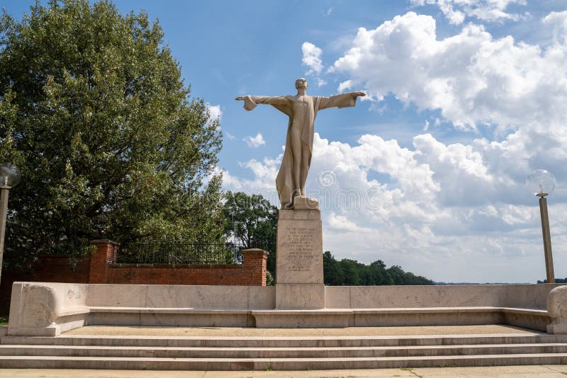 Titanic Memorial in the Waterfront neighborhood of Southwest DC honors men who gave lives so