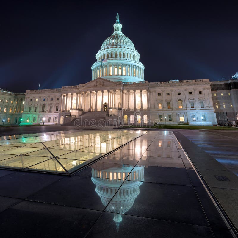 Washington DC, costruzione del Campidoglio degli Stati Uniti alla notte immagini stock Washington DC, costruzione del Campidoglio degli Stati Uniti alla notte immagini stock