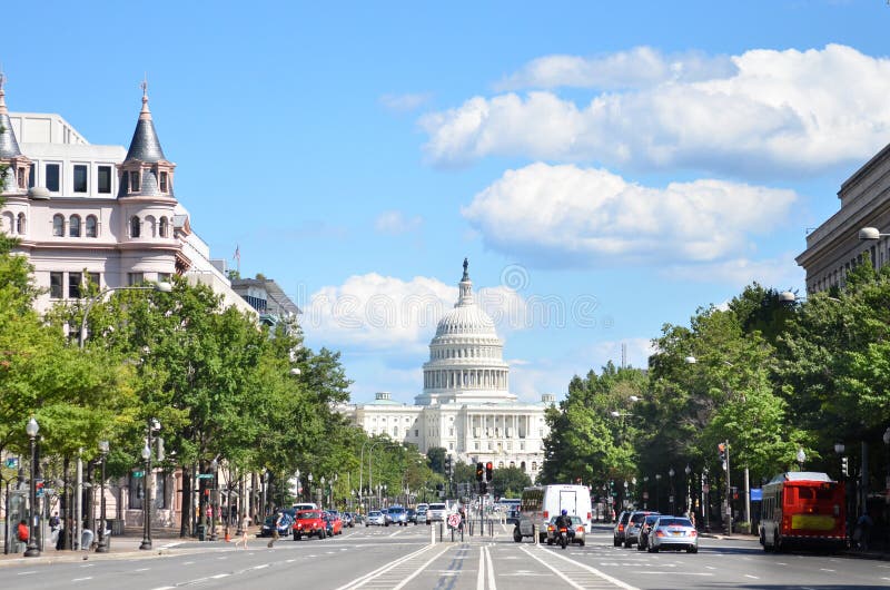 Washington DC, costruzione del Campidoglio degli Stati Uniti. Una vista dal viale della Pensilvania fotografia stock libera da diritti Washington DC, costruzione del Campidoglio degli Stati Uniti. Una vista dal viale della Pensilvania fotografia stock libera da diritti