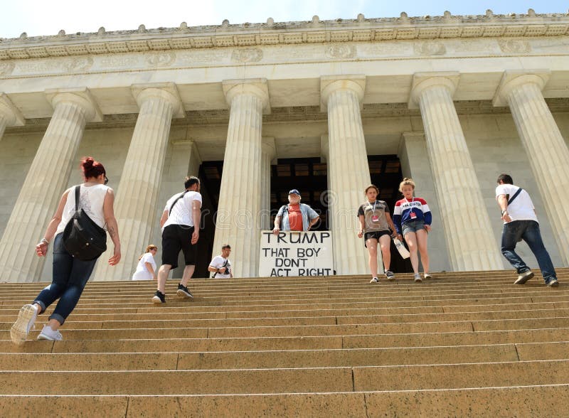 Washington, DC - June 01, 2018: Gale McCray, a 75 year old retiree from Fort Worth, TX Â who calls himself Old Man With a Sign ma stock photos Washington, DC - June 01, 2018: Gale McCray, a 75 year old retiree from Fort Worth, TX Â who calls himself Old Man With a Sign ma stock photos
