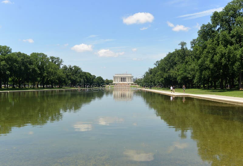 Washington DC - Juni 01, 2018: Den Lincoln minnesmärken och pölen var in arkivbilder Washington DC - Juni 01, 2018: Den Lincoln minnesmärken och pölen var in arkivbilder