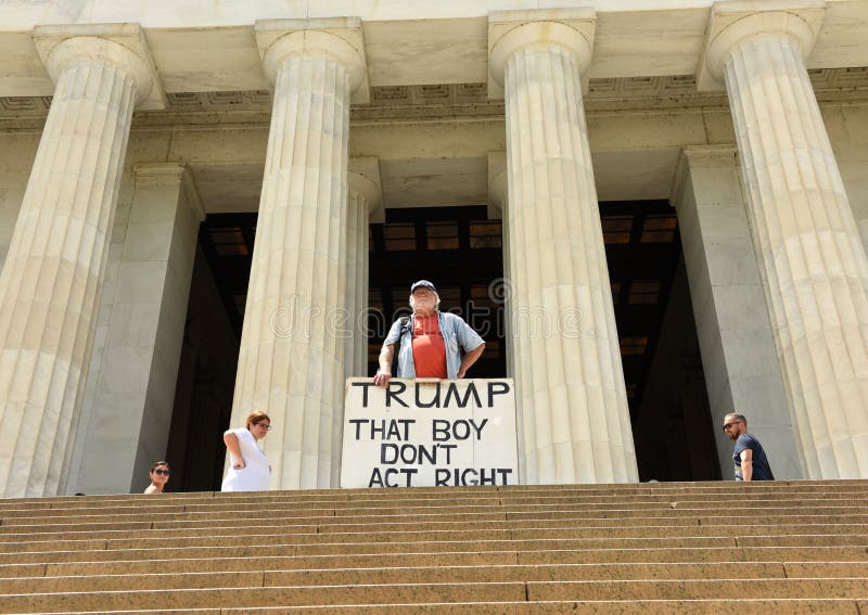 Washington DC - Juni 01, 2018: Gale McCray en årig retir 75 fotografering för bildbyråer Washington DC - Juni 01, 2018: Gale McCray en årig retir 75 fotografering för bildbyråer