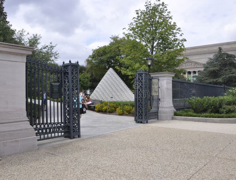 Washington DC, le 5 août : National Gallery d'Art Sculpture Garden de Washington District de Colombie images libres de droits Washington DC, le 5 août : National Gallery d'Art Sculpture Garden de Washington District de Colombie images libres de droits