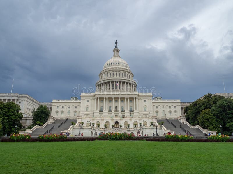 Washington DC, Περιοχή της Κολούμπια [Ηνωμένο ΗΠΑ Capitol κτήριο, σκιερός νεφελώδης καιρός πρίν βρέχει, faling σούρουπο στοκ φωτογραφίες Washington DC, Περιοχή της Κολούμπια [Ηνωμένο ΗΠΑ Capitol κτήριο, σκιερός νεφελώδης καιρός πρίν βρέχει, faling σούρουπο στοκ φωτογραφίες
