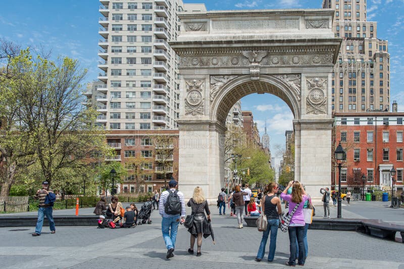 Washington Square Arch in New York City Editorial Image - Image of chat ...