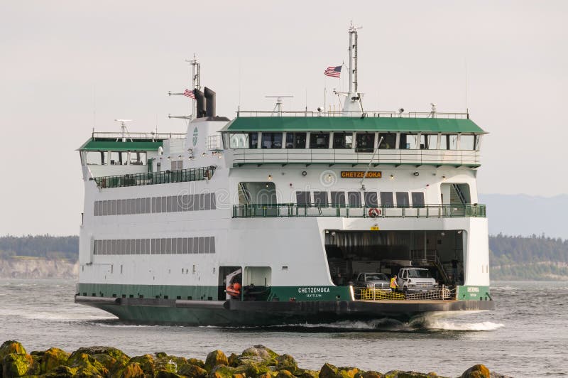 washington-state-car-ferry-chetzemoka-approaches-whibey-island