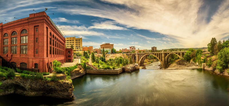 Washington Water Power-de bouw en Monroe Street Bridge in Spokane royalty-vrije stock fotografie Washington Water Power-de bouw en Monroe Street Bridge in Spokane royalty-vrije stock fotografie