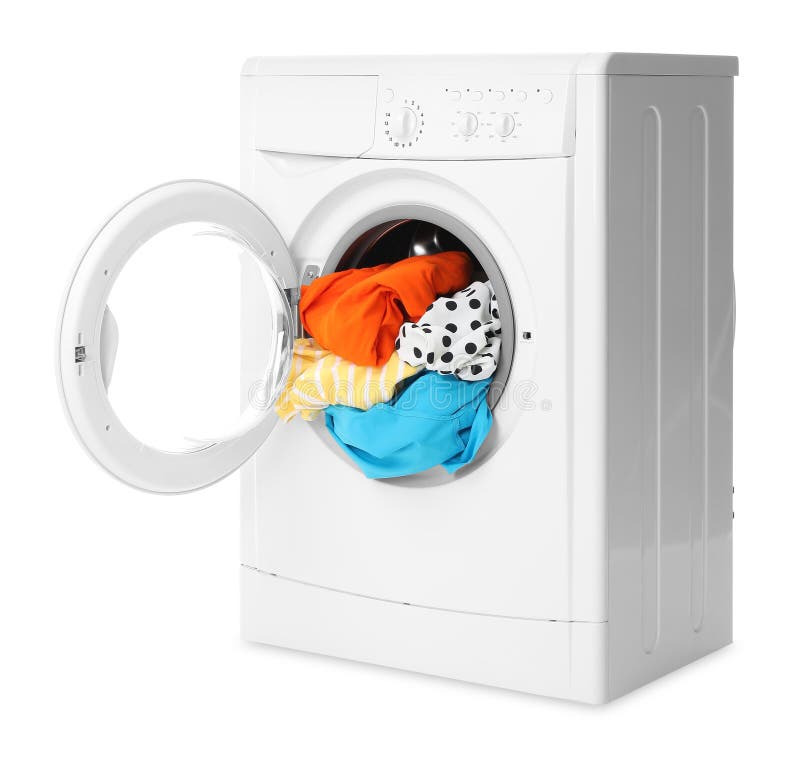 Wasmachine met kleurrijke kleding geïsoleerd op wit stock fotografie