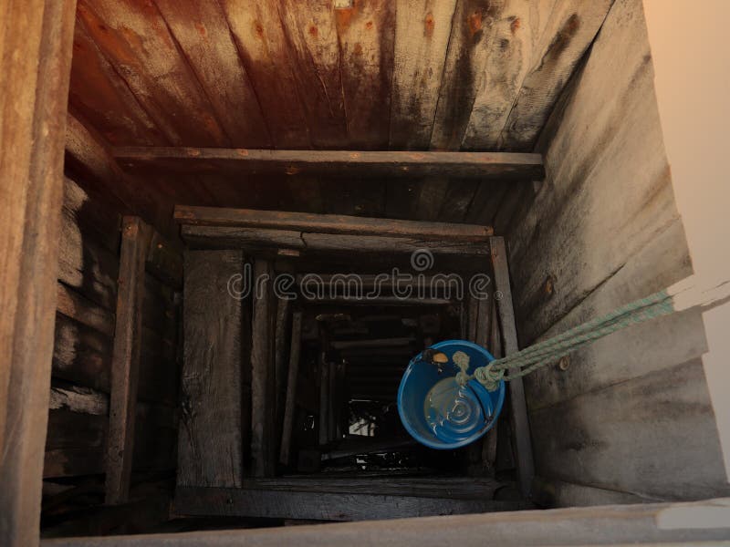 Wasser gut des Salzes lizenzfreie stockbilder Wasser gut des Salzes lizenzfreie stockbilder