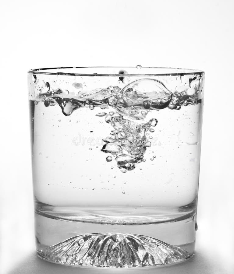 Wasser im Glas stockbild. Bild von kristall, rein, wasser - 21455767