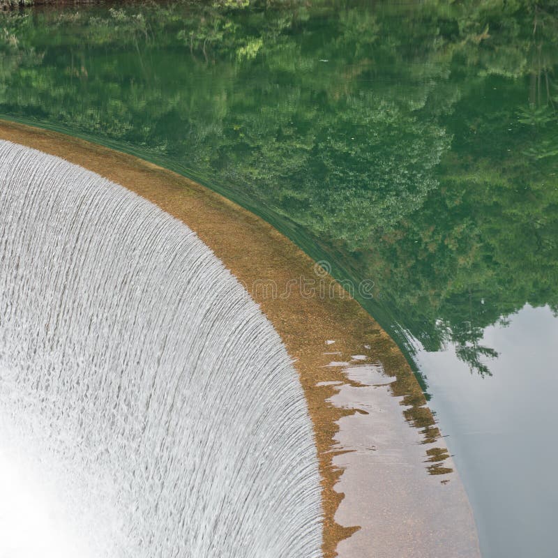Wasserfall stockbild. Bild von teich, kaskade, kühl, damm 32214361