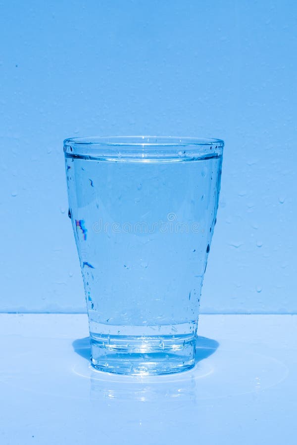 Wasserglas, Spritzwasser, Frische lizenzfreie stockfotos Wasserglas, Spritzwasser, Frische lizenzfreie stockfotos