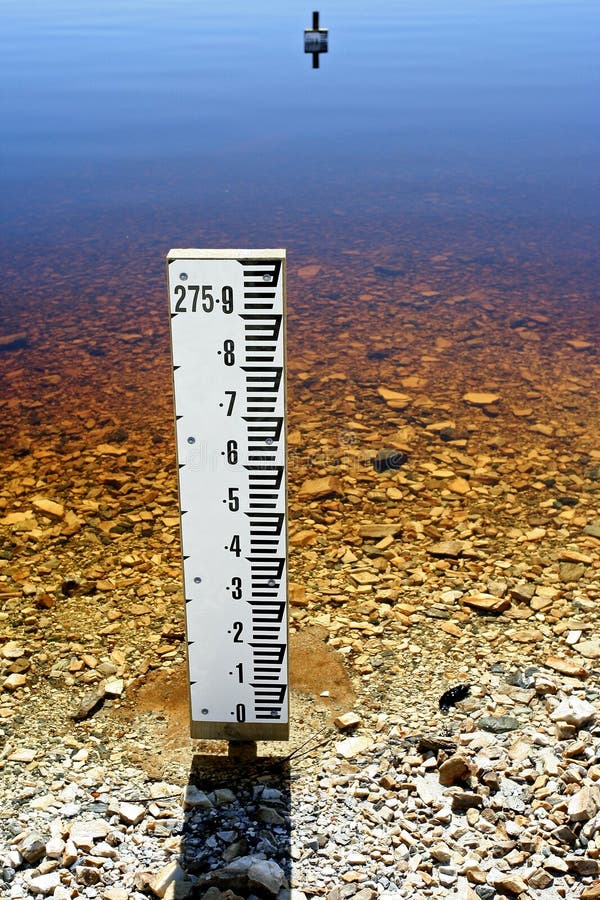 Wasserlehre in trocknendem See lizenzfreies stockfoto Wasserlehre in trocknendem See lizenzfreies stockfoto
