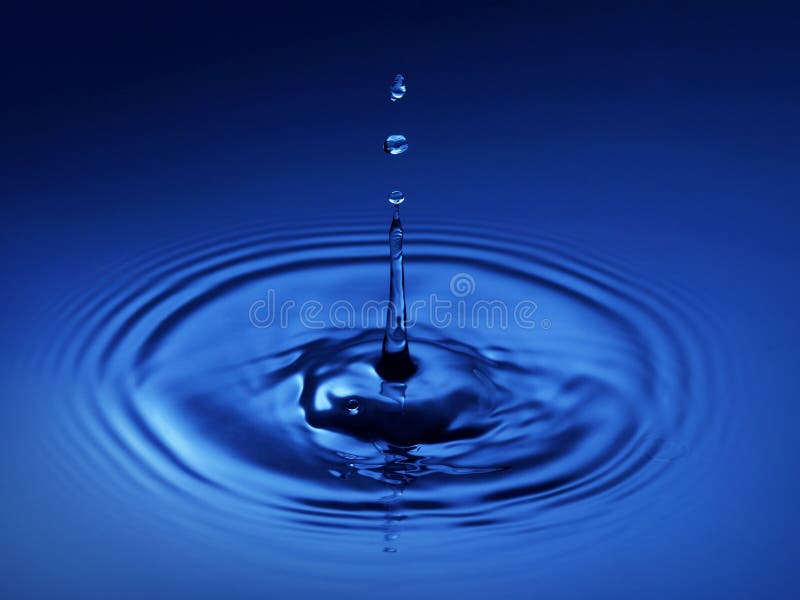 Wassertropfenspritzen stockbild Wassertropfenspritzen stockbild