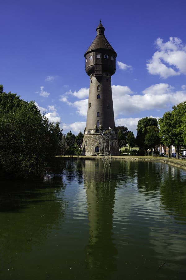 Wasserturm am Stadtrand von Schleswig-Holstein Deutschland stockbild Wasserturm am Stadtrand von Schleswig-Holstein Deutschland stockbild