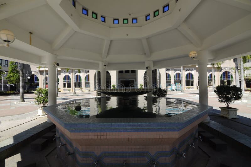 Wassing van Sultan Haji Ahmad Shah Mosque a K een UIA-Moskee in Gombak, Maleisië royalty-vrije stock foto's Wassing van Sultan Haji Ahmad Shah Mosque a K een UIA-Moskee in Gombak, Maleisië royalty-vrije stock foto's