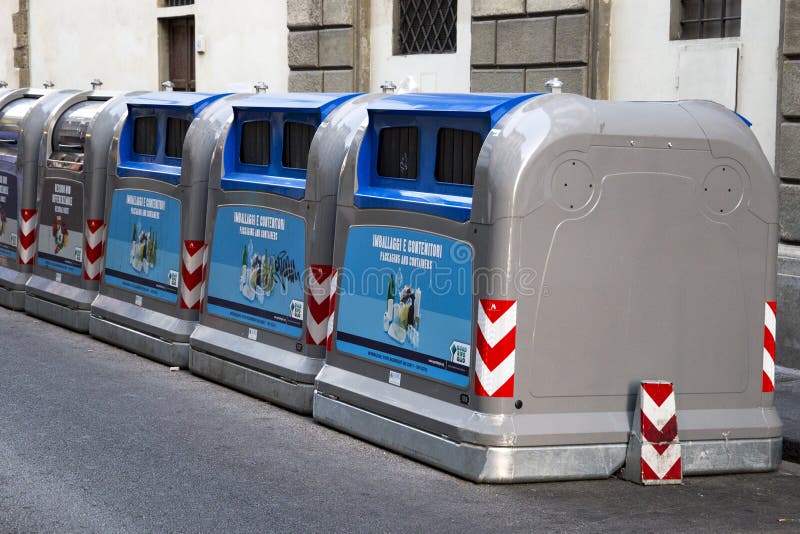 Waste sorting in Italy editorial photography. Image of reduce 34189707