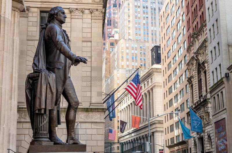 Waszyngtońska statua na przodzie fasada Federacyjny Hall, Ścienna ulica, Manhattan, Miasto Nowy Jork obrazy royalty free Waszyngtońska statua na przodzie fasada Federacyjny Hall, Ścienna ulica, Manhattan, Miasto Nowy Jork obrazy royalty free