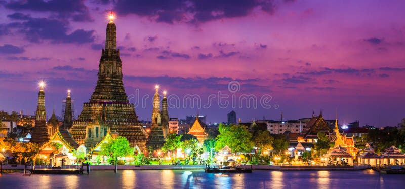 Wat Arun im Sonnenuntergang lizenzfreie stockfotografie Wat Arun im Sonnenuntergang lizenzfreie stockfotografie