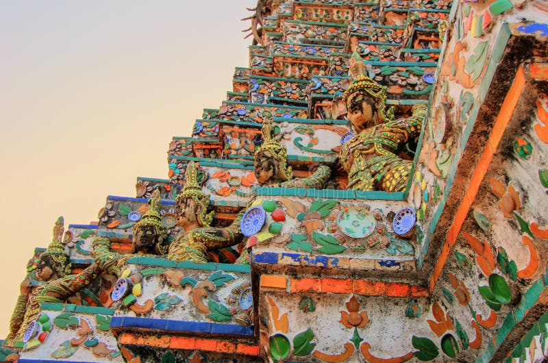 Wat Arun Ratchawararam Ratchawaramahawihan (Temple of Dawn) буддийский висок в Бангкоке, Таиланде стоковое изображение Wat Arun Ratchawararam Ratchawaramahawihan (Temple of Dawn) буддийский висок в Бангкоке, Таиланде стоковое изображение