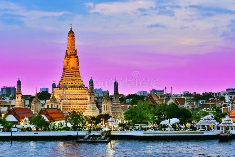 Wat Arun Ratchawararam, un templo budista en Bangkok, Tailandia imagen de archivo libre de regalías Wat Arun Ratchawararam, un templo budista en Bangkok, Tailandia imagen de archivo libre de regalías
