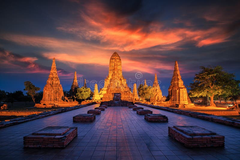 Wat Chaiwatthanaram do templo velho da província de Ayutthaya fotografia de stock Wat Chaiwatthanaram do templo velho da província de Ayutthaya fotografia de stock