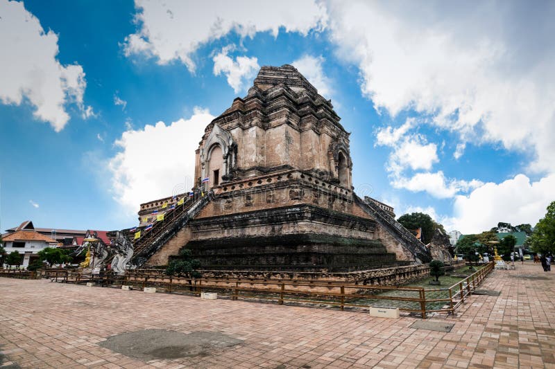 Wat Chedi Luang στην Τσιάνγκ Μαι, Ταϊλάνδη στοκ εικόνες