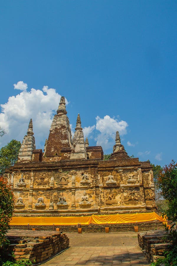 Wat Chet Yot (Wat Jed Yod) ou Wat Photharam Maha Vihara, o templo budista público com coroação do telhado liso do retangular fotografia de stock royalty free Wat Chet Yot (Wat Jed Yod) ou Wat Photharam Maha Vihara, o templo budista público com coroação do telhado liso do retangular fotografia de stock royalty free