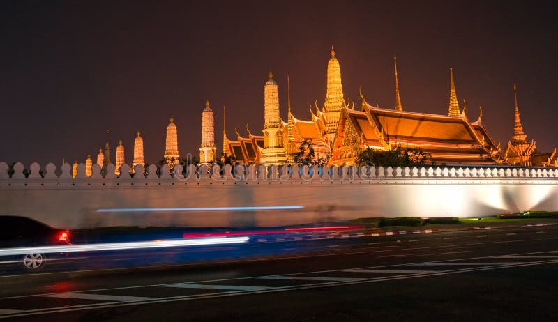 wat-phra-kaeo-temple-night-bangkok-thailand-7601494.jpg