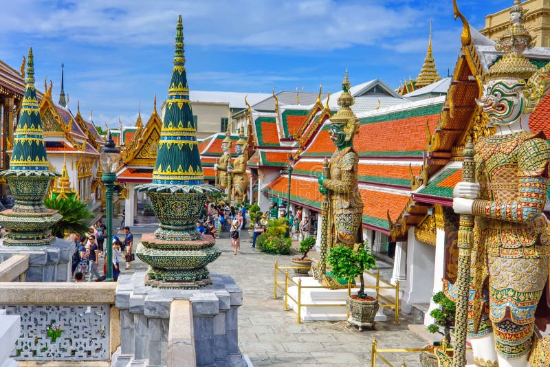 Wat Phra Kaew, il grande palazzo, il tempio più famoso e punto di riferimento della Tailandia immagine stock libera da diritti Wat Phra Kaew, il grande palazzo, il tempio più famoso e punto di riferimento della Tailandia immagine stock libera da diritti