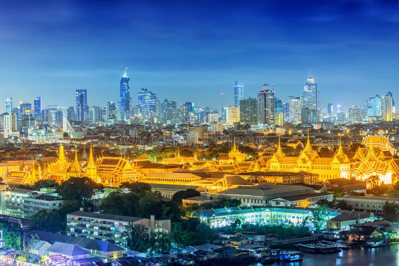 Download Wat Phra Kaew, Temple D'Emerald Buddha, Palais Grand Image stock - Image du lumière, horizon: 76077083